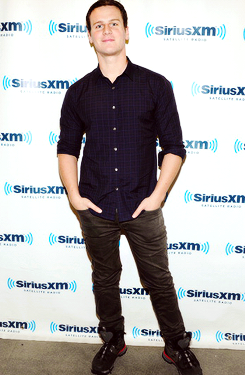 enchantedadieu:  Jonathan Groff visits SiriusXM Studios, 1/27       