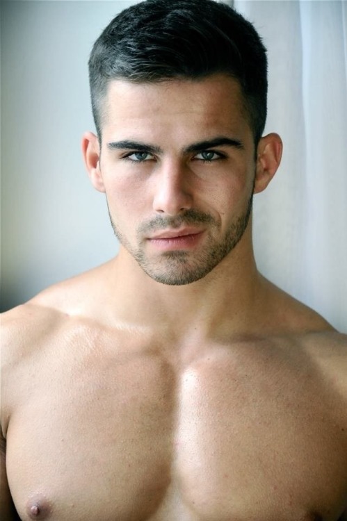 chelseabanker:  HANDSOME HUNK