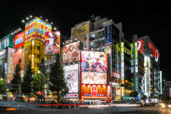 toshibu:  The streets of Akihabara by shinichiro* on Flickr. 