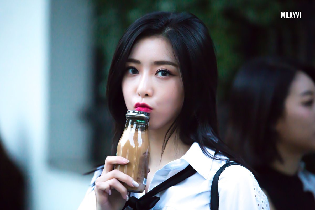 korean-dreams-girls:SeulJi (Rania) - On the way to Music Bank Pics