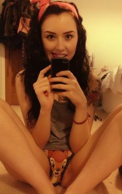 hiddenthong:  voyeurpantiesandtoilet:  Bambi gotta love it  Love this pic