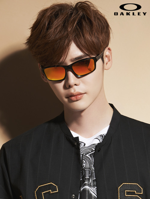 [Photo]  Lee Jong Suk 이종석 @ OakleyCredit​ : ©OakleyHD : 800x1060