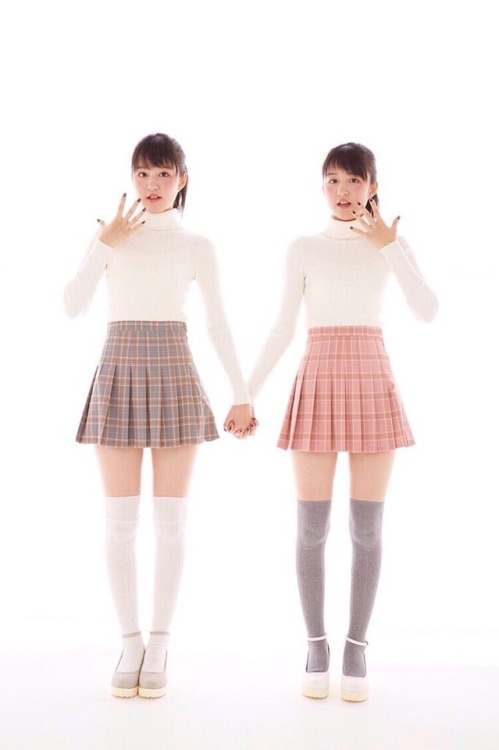 sarashi-misemonogoya:りかりこめちゃくち人気の双子モデル！！！まんこ晒してたの？？！