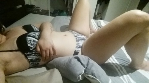 sex-selfie-porn: Just got home from the beach. Im tired and horny. Might have a play before I sleep