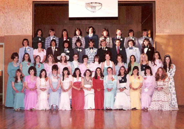 hellolittledaisy:  living70s:  1970s Prom Picture  best thing everrr 