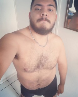 jozefff:  Excelente ombligo de semana y de panza 🤣🤣🤣 #Bear #Gay #InstaGay #bearweek365 #HairyGay #Beard #InstaBear  (en Guadalajara, Jalisco)