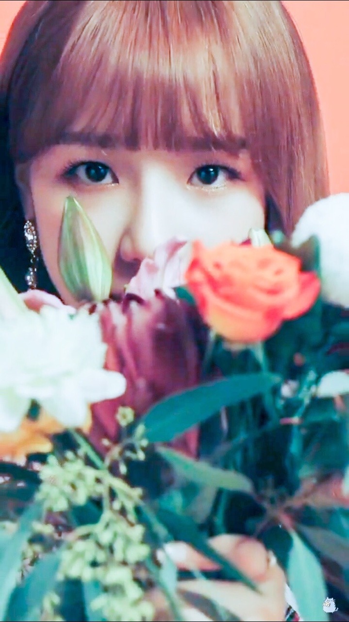 idol48:  IZ*ONE - La Vie en Rose (Verticle MV) asethetics 3/3