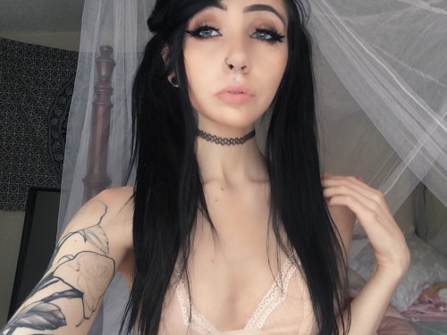 horrorcutie:hihi I hope you’re all having a lovely day!