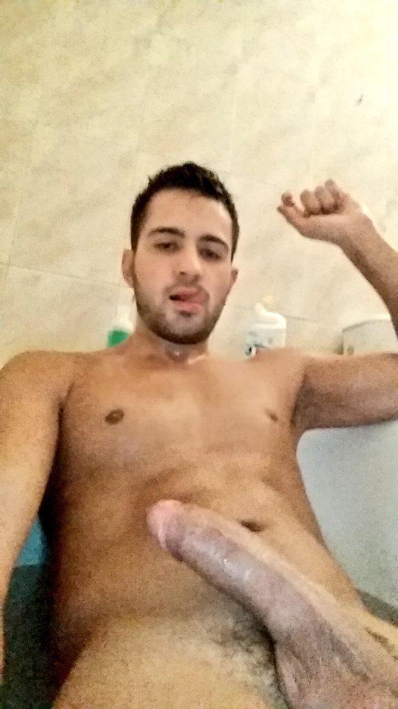 colungafrank:  Robbie Rojo    twitter pics
