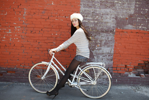 delightfulcycles: The most beautiful white curved mixte. Now thats a real sweet vintage bike! (via L
