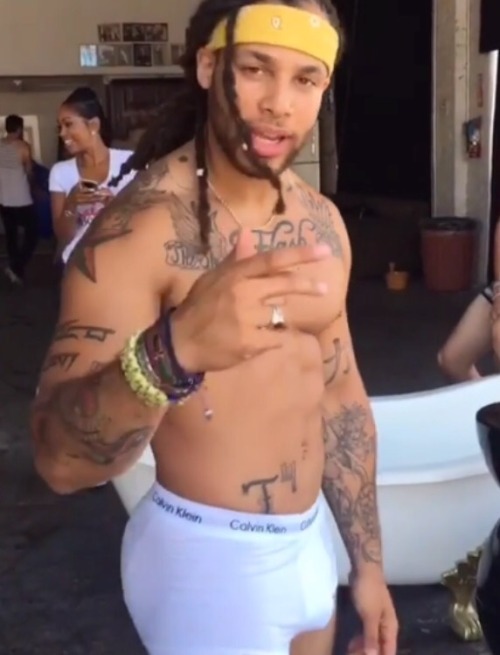 theslayprint:  freshesthe:  Sit on my face 😋   I can’t breathe…
