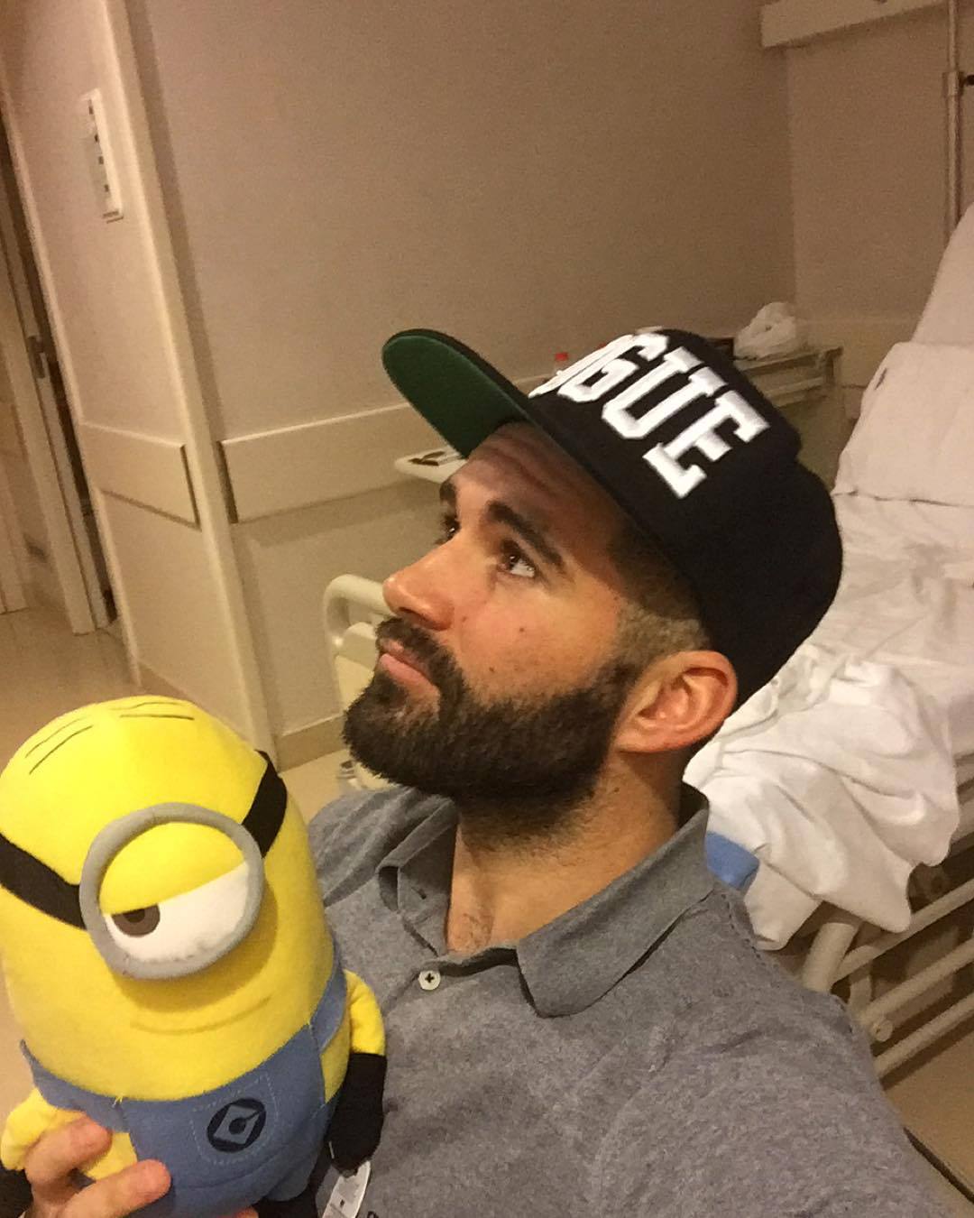 beardburnme:  “Mi nuevo compañero de cama 😍 gracias @ginuribe ❤️❤️