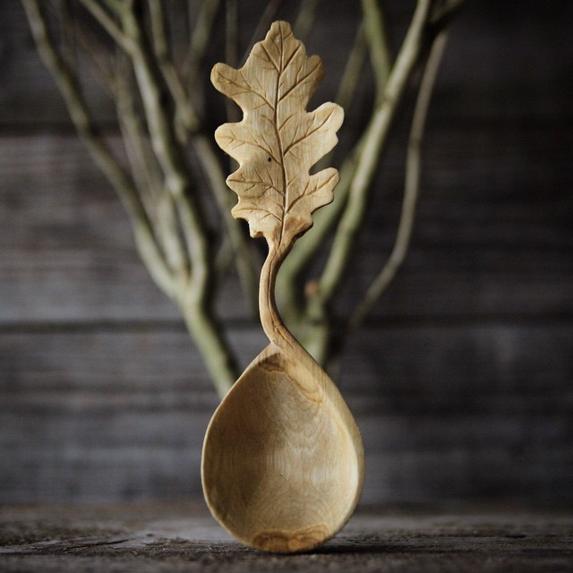 wildhobbitjam:  voiceofnature:  Amazing woodcarved spoons by Giles Newman. He resides