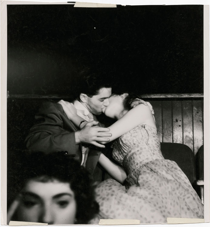 nymp-het:  superbestiario:  Kisses by Weegee  I love this.