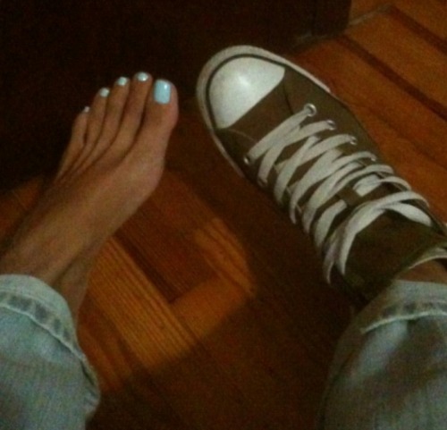 kasiteros: My teen wife…sexy feet….