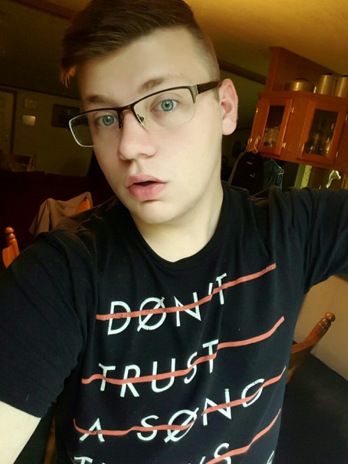 bonersniper:  Happy with my haircut! Also, I love this shirt.