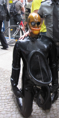 archymode:  skinslavepig:  leatherpup777: