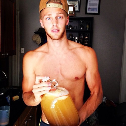 livinglifewithderek:  http://livinglifewithderek.tumblr.com/ 