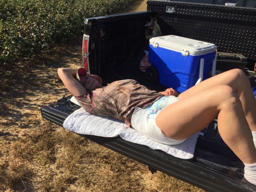 thebambinogirl:  I forgot my seat cushion in my stand this morning so after Daddy changed my diaper on the tailgate of the truck, he made me walk to my stand and climb up in it and get my seat cushion in just my shirt and diaper! No pants were allowed.