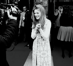 roselesliesource:   Rose Leslie attends the Gala Night performance of ‘Doctor Faustus’ at The Duke Of York’s Theatre in London (April 25, 2016)   