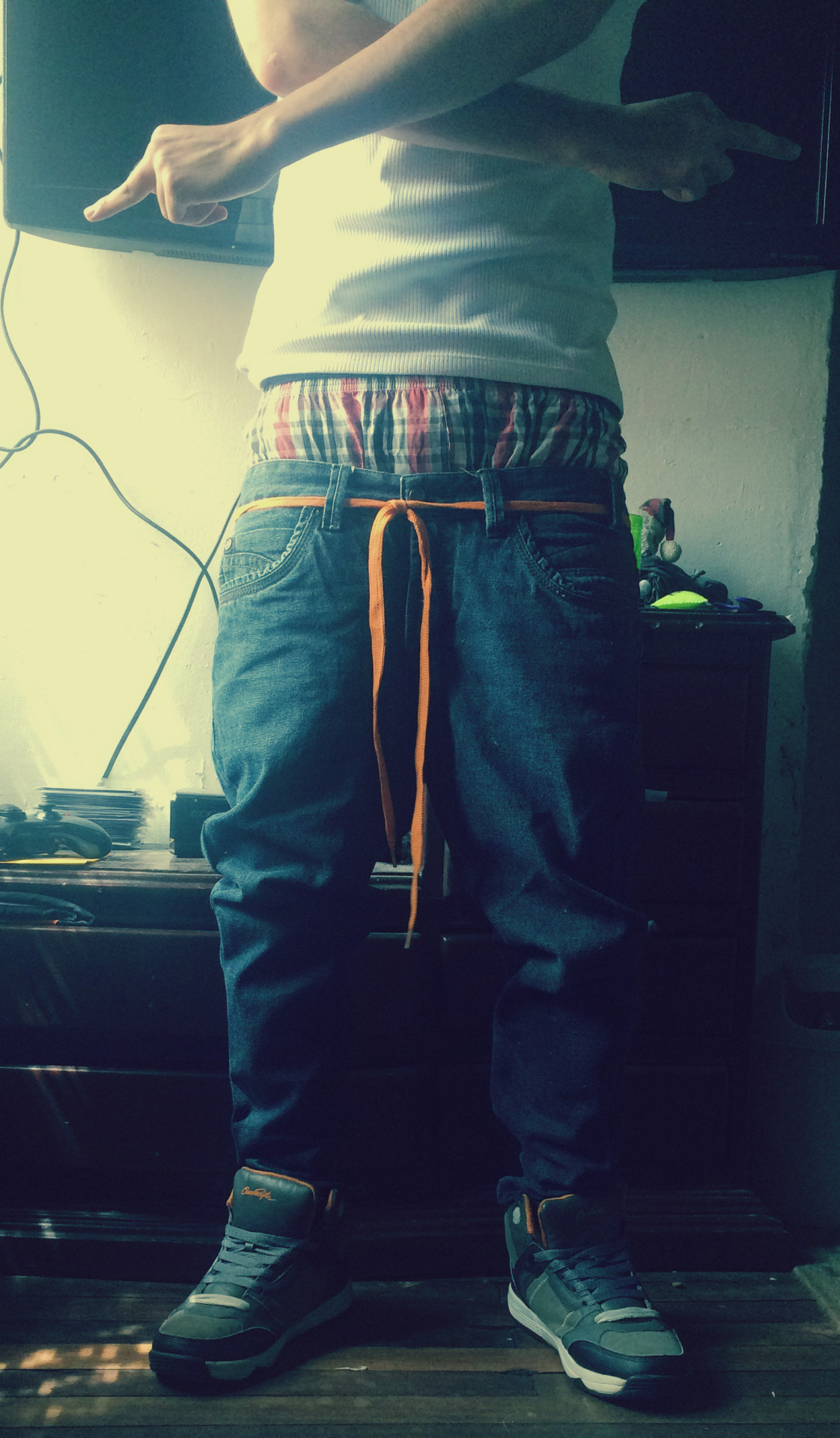 saggerworld:  Decided to wear my favourite sneaks and a shoelace belt for the first