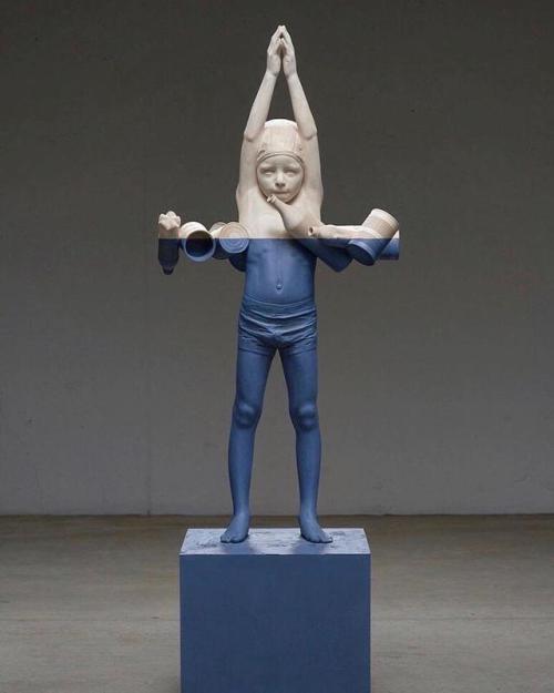 helli-reblogs - sixpenceee - The Boy and The Sea. Sculpture by...