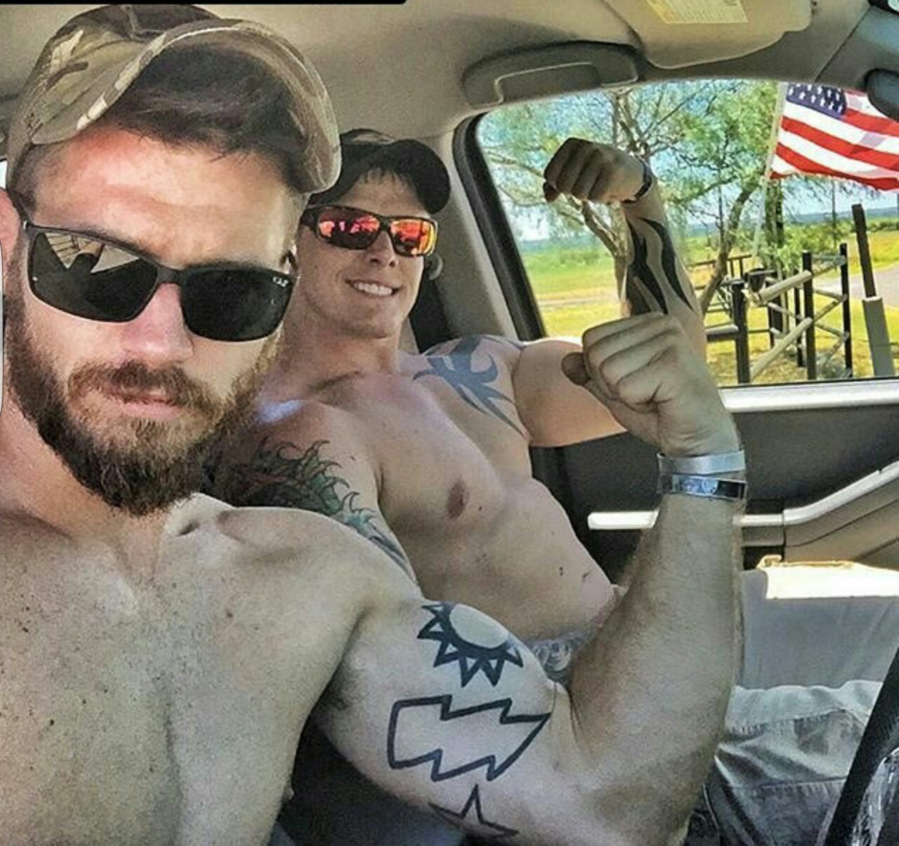 jakkitnow:  rednecktagz:  looking4master:  rednecksmoker:  chettbro:  BadAss Redneck