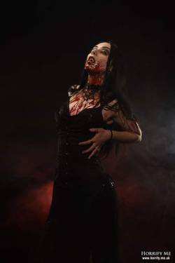 baby-vampir3:  More pictures from my vampire photoshoot the other day.