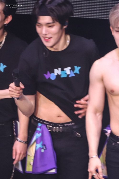 kiihyun: credit: @Minnonly03 this is too epic to not be posted… minhyuk’s pizza so