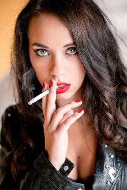 dumbrapeslut:  blackmaxt:Of course I smoke