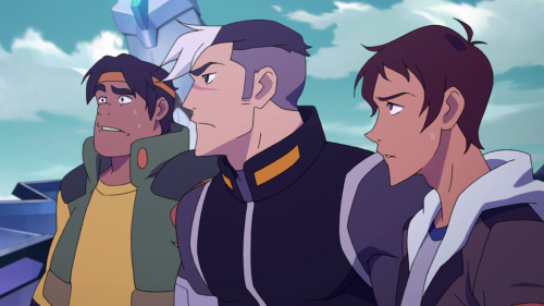 thebarnamedpuzzles:Can we please just acknowledge the fact how fucking HOT LANCE LOOKS IN THIS PHO