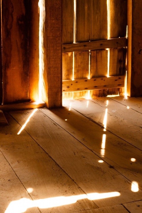 oldfarmhouse: Morning first Light   https://www.flickr.com/photos/5810578864/lightbox/