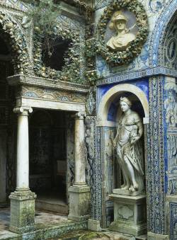 robert-hadley: The Garden of Palàcio Fronteira, Lisbon. Photo - SIMON MCBRIDE Source: House &amp; Garden uk 