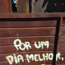 aponta pra fé e rema