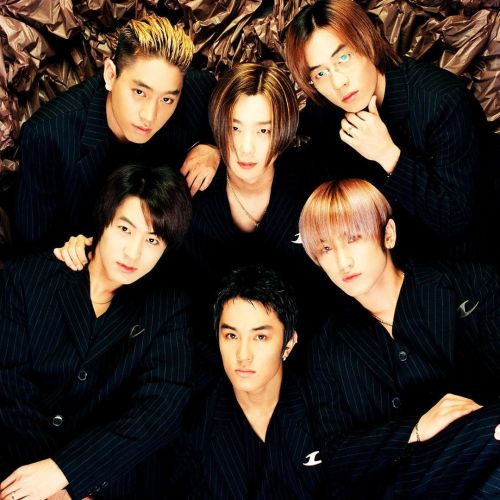 2021.11.22 SMtownstation Photo Update:A photo collection of Shinhwa’s ‘Only One’ found