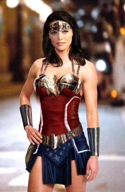 zeetumb:  shanehelmscom:  cosplay-paradise:  Gorgeous Wonder Woman [found] http://cosplay-paradise.tumblr.com  Nice!!  best one yet!