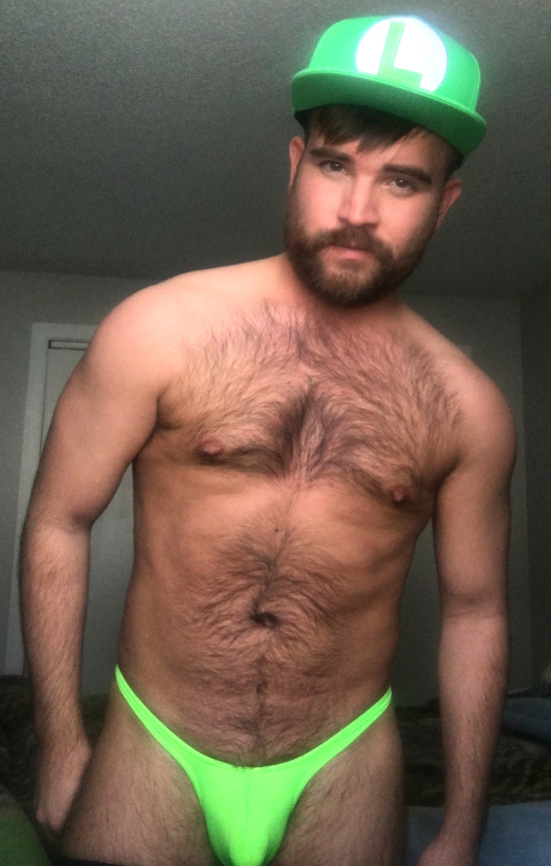 gaymerwitttattitude:  Gaymer Geek Selfies - Showing his Sexiness off in Classic Gaming