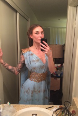 chapstyk:  My Khaleesi dress finally came!!