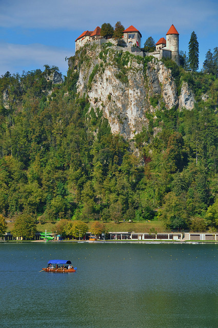 Bled Castle rising above the lake / Slovenia (by stevelamb007).