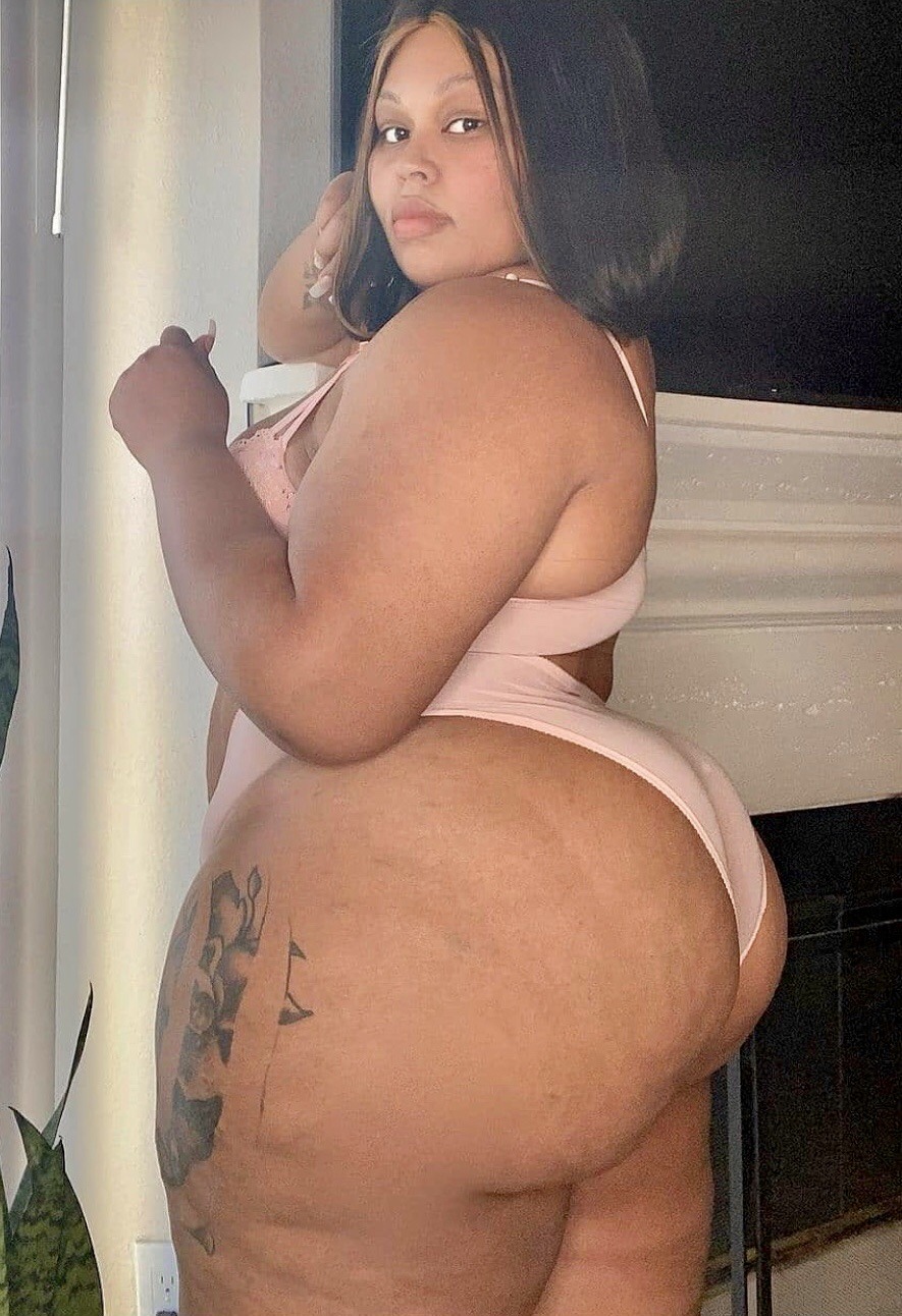 turntup69:Juicy booty!!! 💪🏽