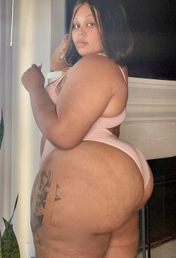 turntup69:Juicy booty!!! 💪🏽