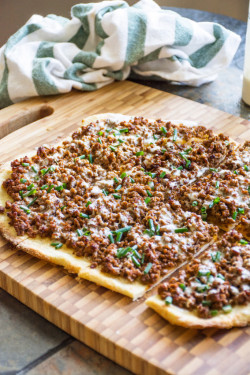 guardians-of-the-food:  Beef and Blue Cheese Pizza  😋😋😋😋