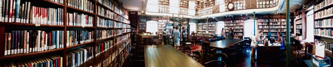 La bibliothèque du Morrin Center géré par la Literary and Historical Society of Québec (LHSQ).