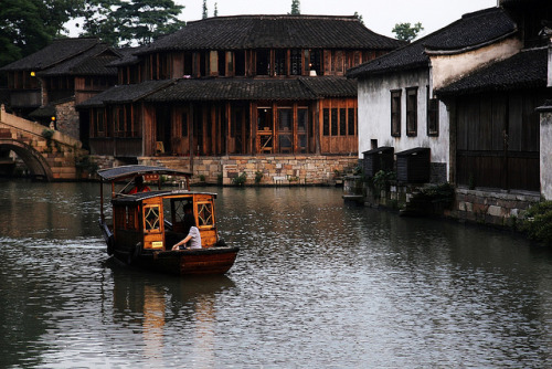 the wooden boat and Wuzhen, China by Mr. moon on Flickr.