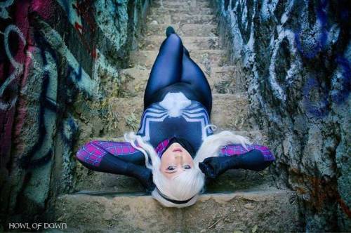 sharemycosplay:  Happy #Gwensday! #Cosplayer @elf_of_sapphire as #Gwenom! #cosplay. #comics  Regrann from @elf_of_sapphire -  Ooh this first shot of Gwenom looks awesome. 📷@howl_of_dawn  # #loveyourcurves #fullfigured #spidergwencosplay #spidermancosplay