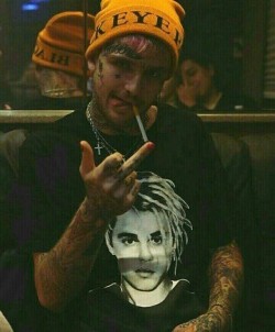 vitamin-deathwish:  Okay but why is peep wearing a bieber shirt