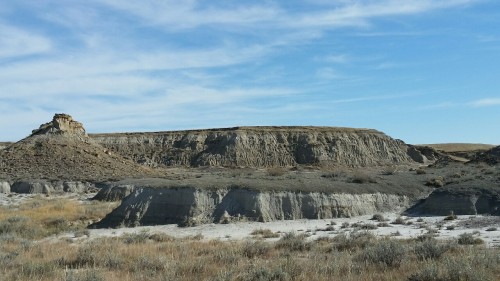 dream-small-do-big:Nothing beats a bit of geologizing on a Saturday through the Avonlea Badlands in 