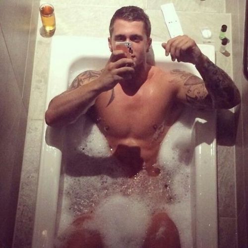 cumjerkoffwithmebro: (via Dan Osborne on Guys with iPhones)