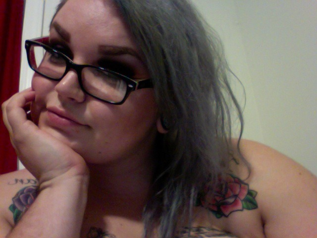 bigbootiedtattooedcuties:  hey guys, i’m naked. 
