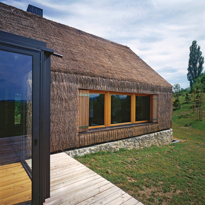 archatlas:       Hiža Proarh   The pre-existing traditional Zagorje cottage is